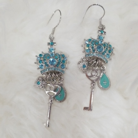 Fit for a Princess Earrings - Picture 2 of 4